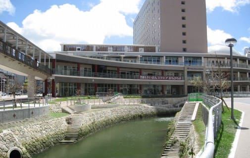 那覇市立牧志駅前ほしぞら図書館