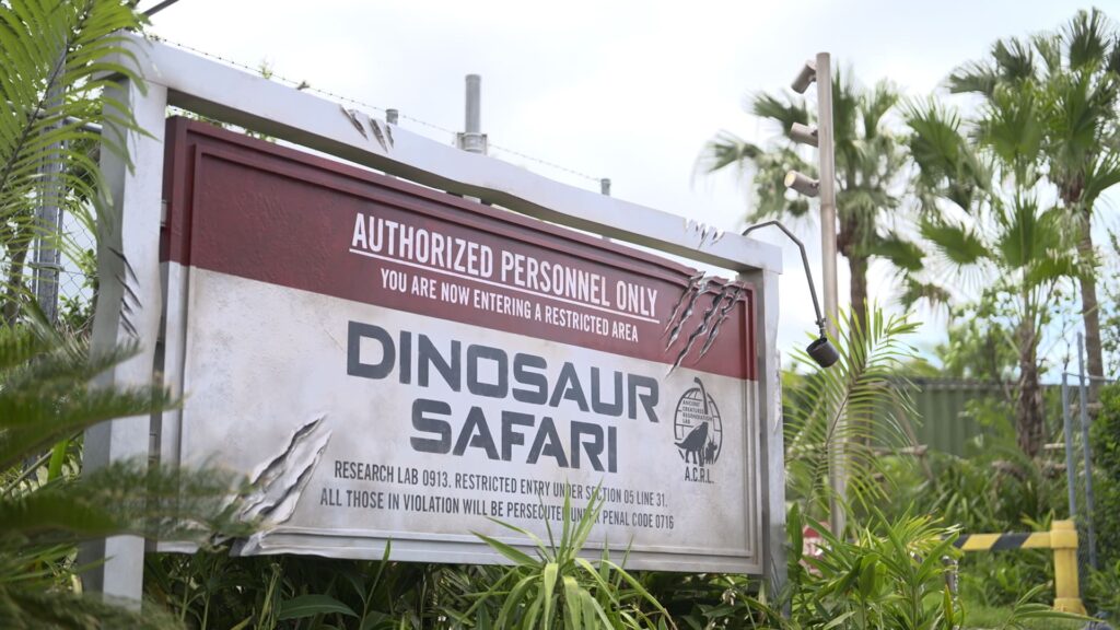 DINOSAUR SAFARI (ダイナソーサファリ )入口看板
