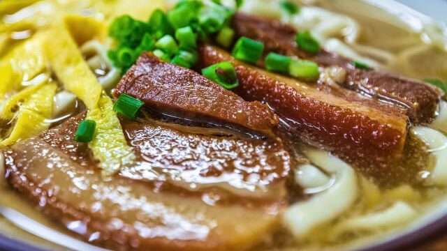 沖縄そばの有名店とは？人気の理由と選び方