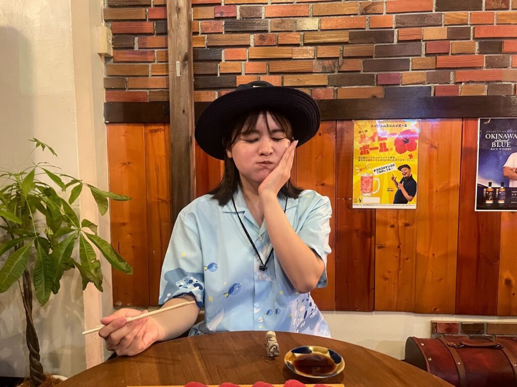 ほっぺをおさえるはーるー