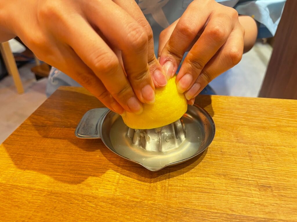 搾りたてのレモン