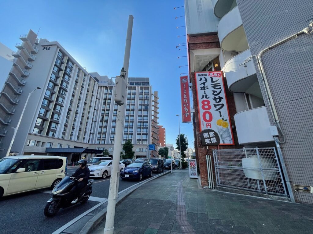 道沿いのとりいちず