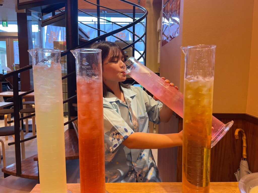 シンダーサワーを飲むはーるー