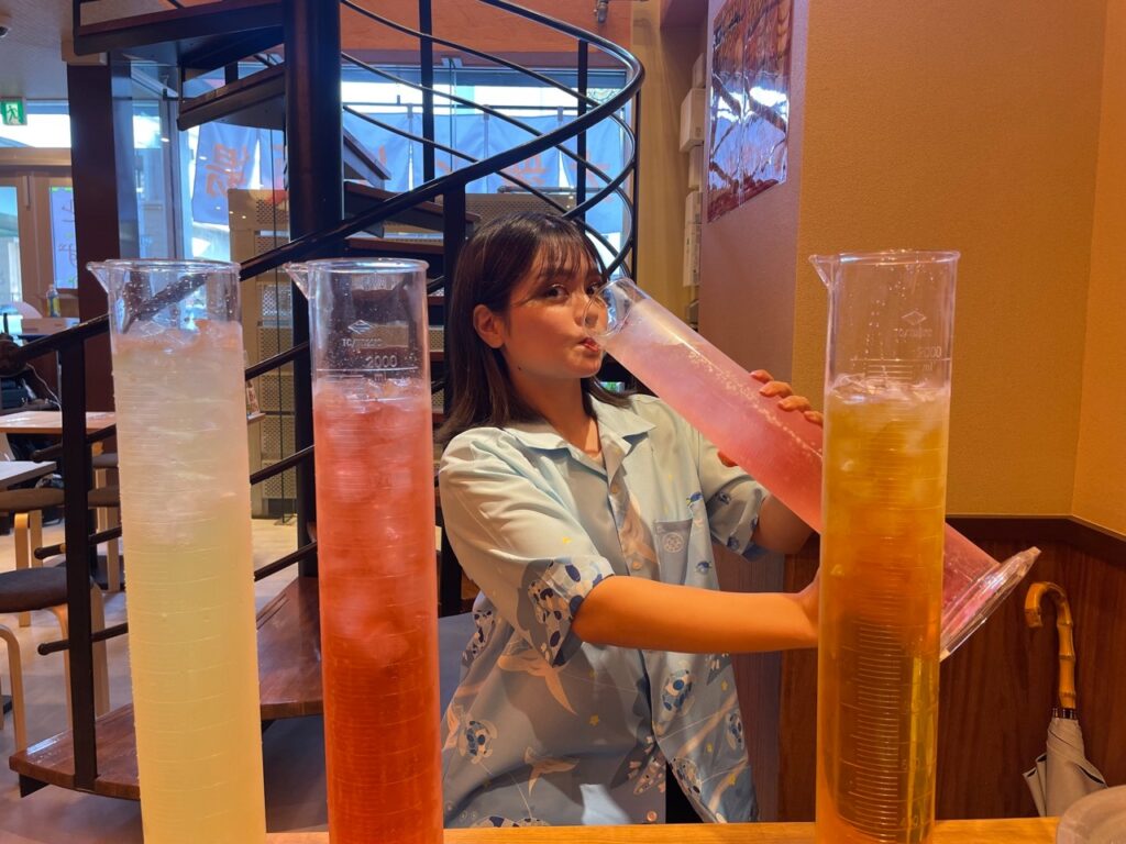 シンダーサワーを飲むはーるー