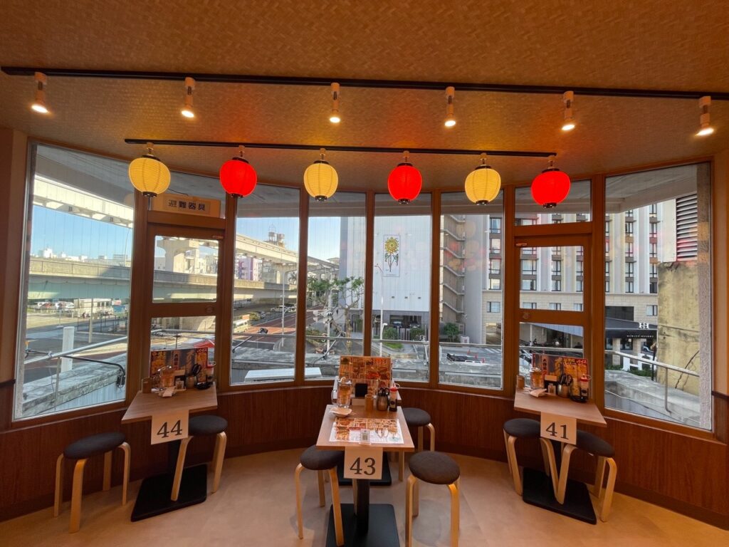 とりいちず窓際席