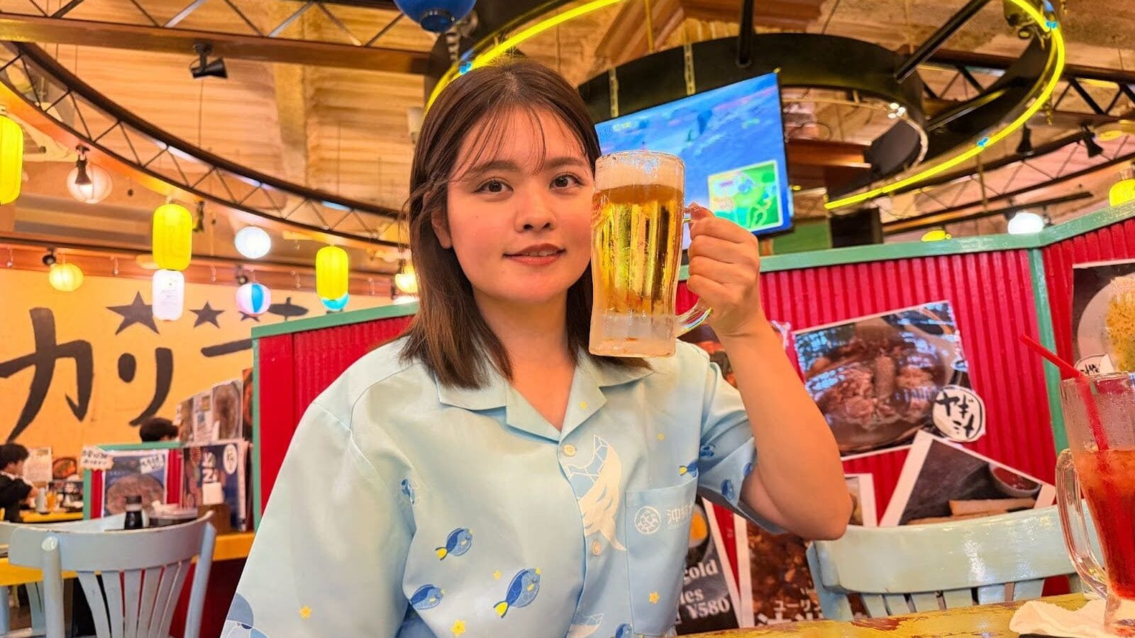 はーるーがビールも持つ