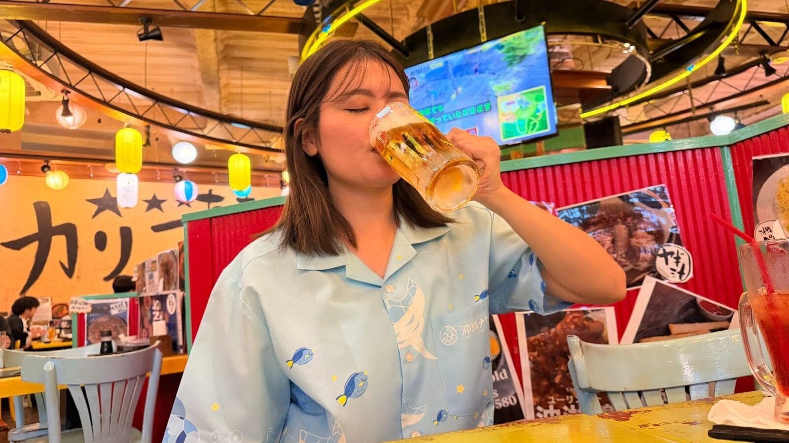 はーるーがビールを飲む