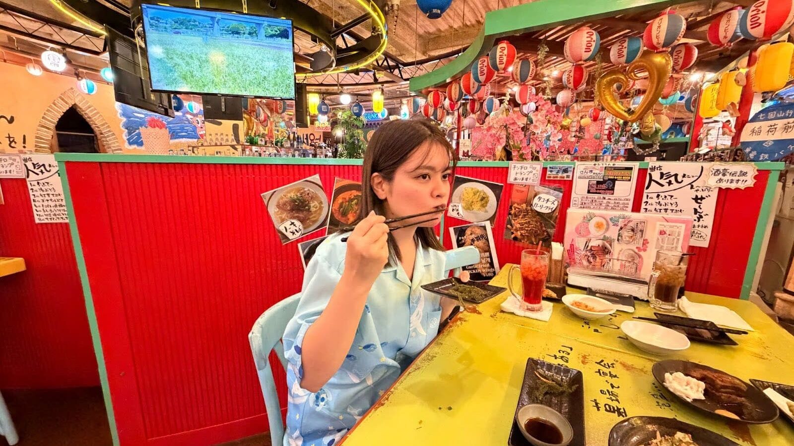 ご飯を食べるはーるー