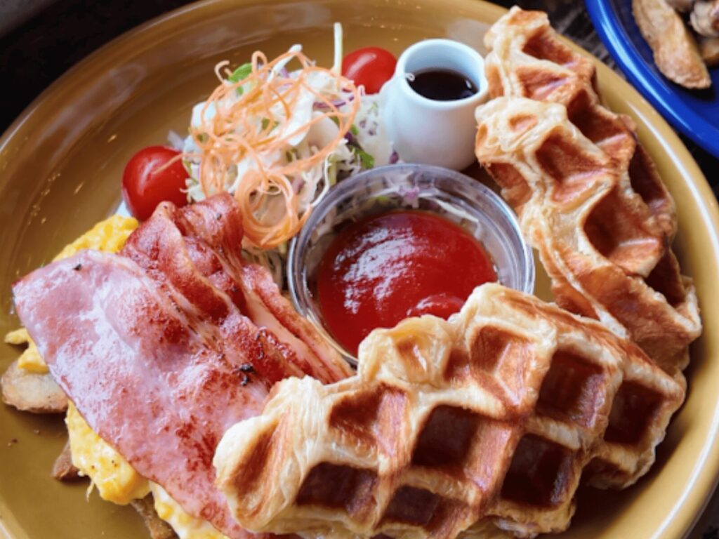 ホライズン カレーワークスのエッグべ＆ベーコンクロッフル