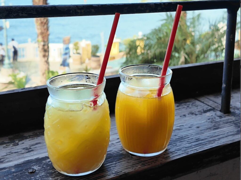パイナップルジュースとマンゴージュース