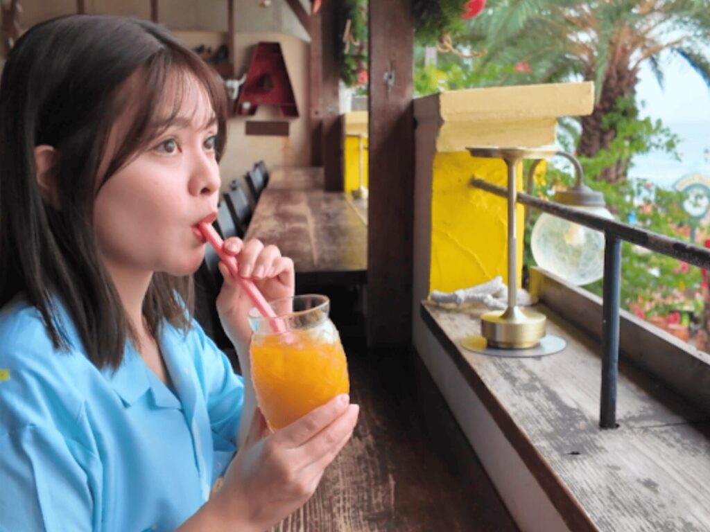 マンゴージュースをのむはーるー