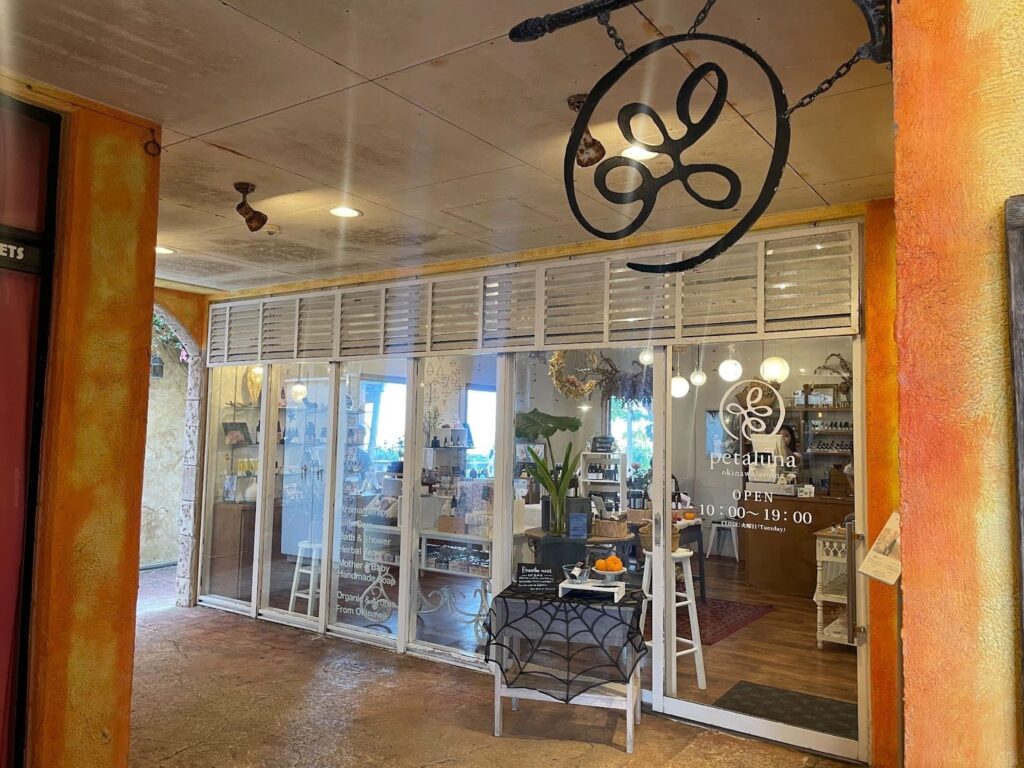 ペタルーナ北谷サンセット店通路