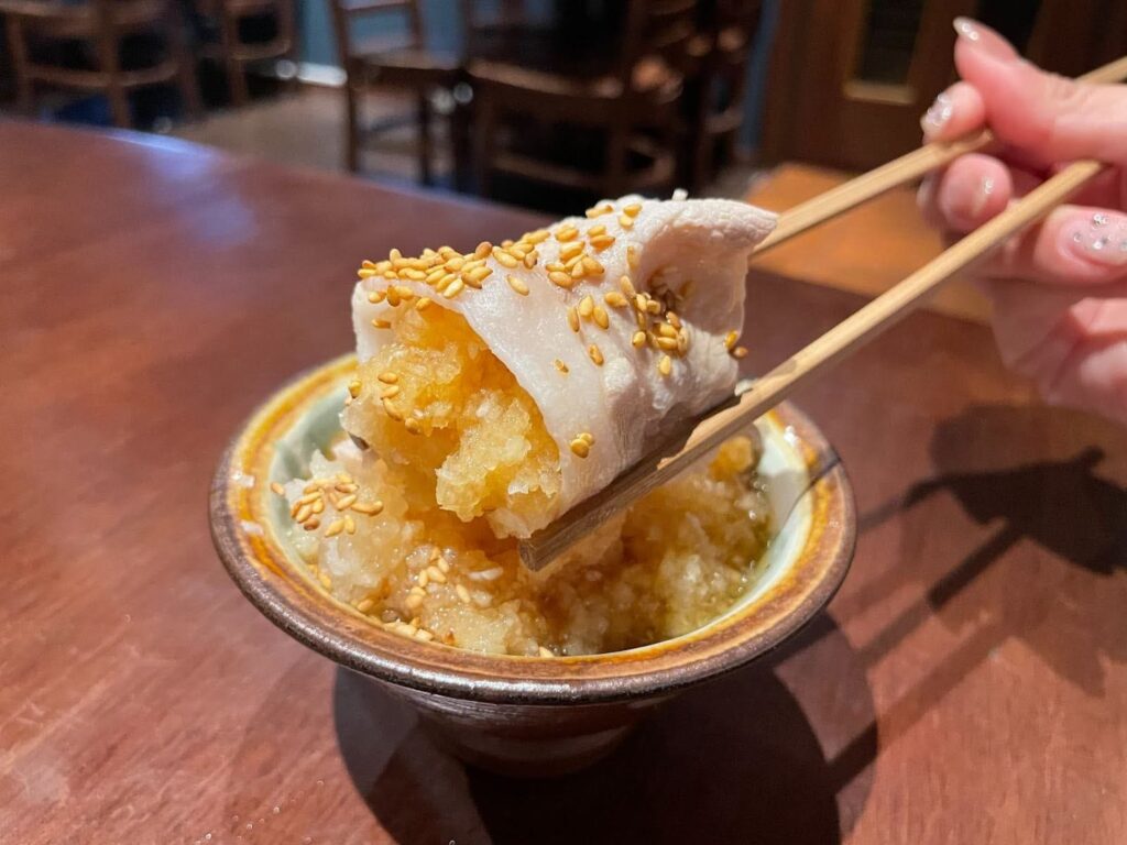 おろしポン酢を包む金アグー