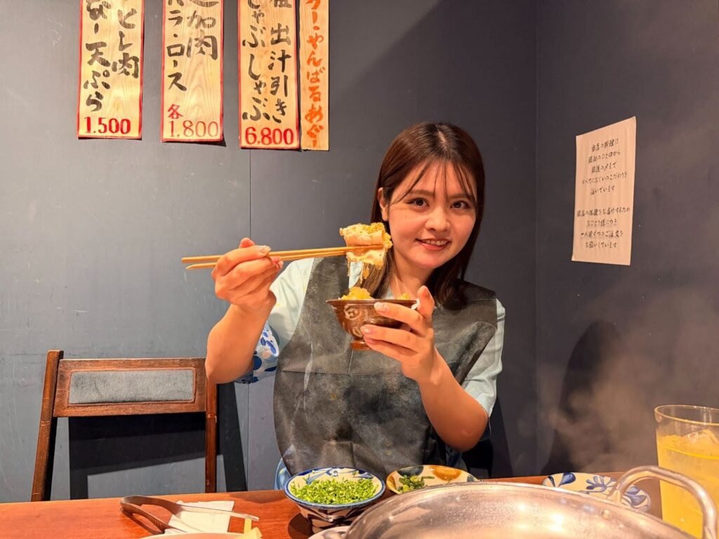 金アグーを食べるはーるー