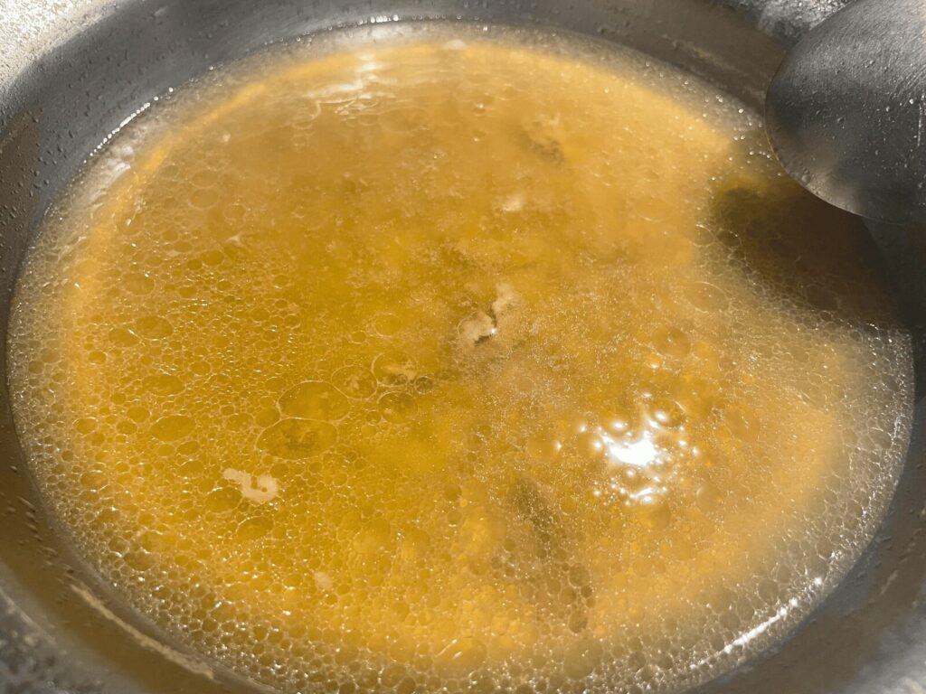 アクの溜まった出汁