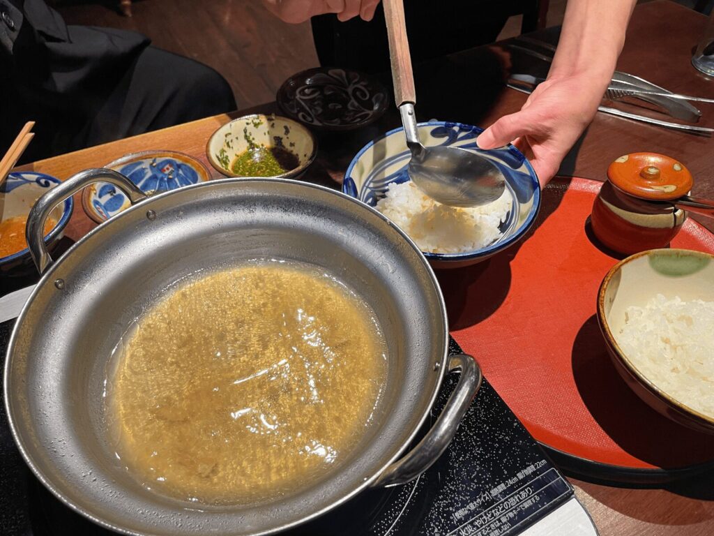 出汁をご飯にかける