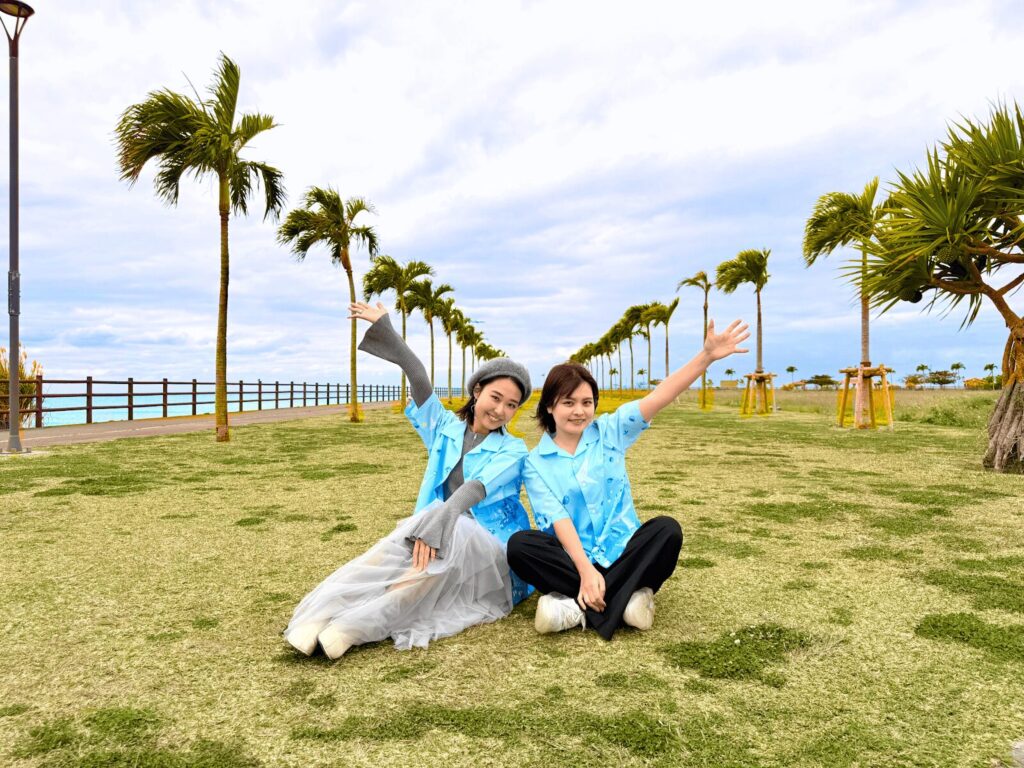 座るはーるーとゆいみにー