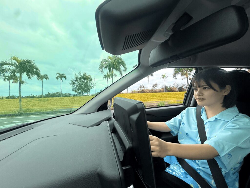 運転するはーるー