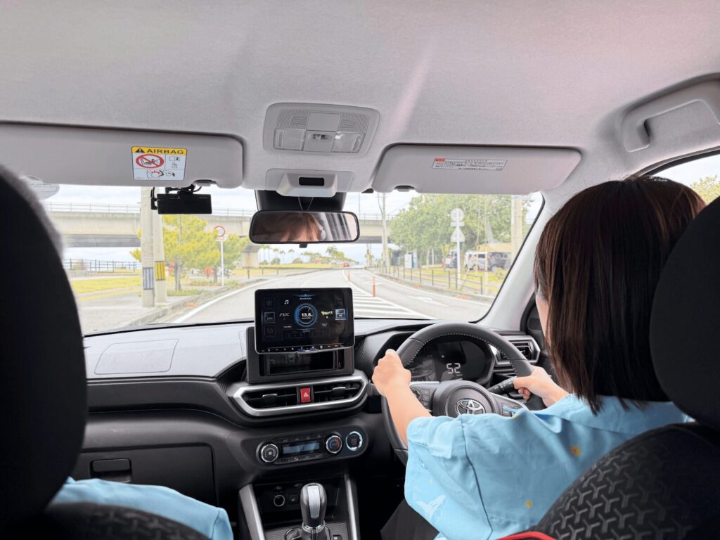 運転するはーるー