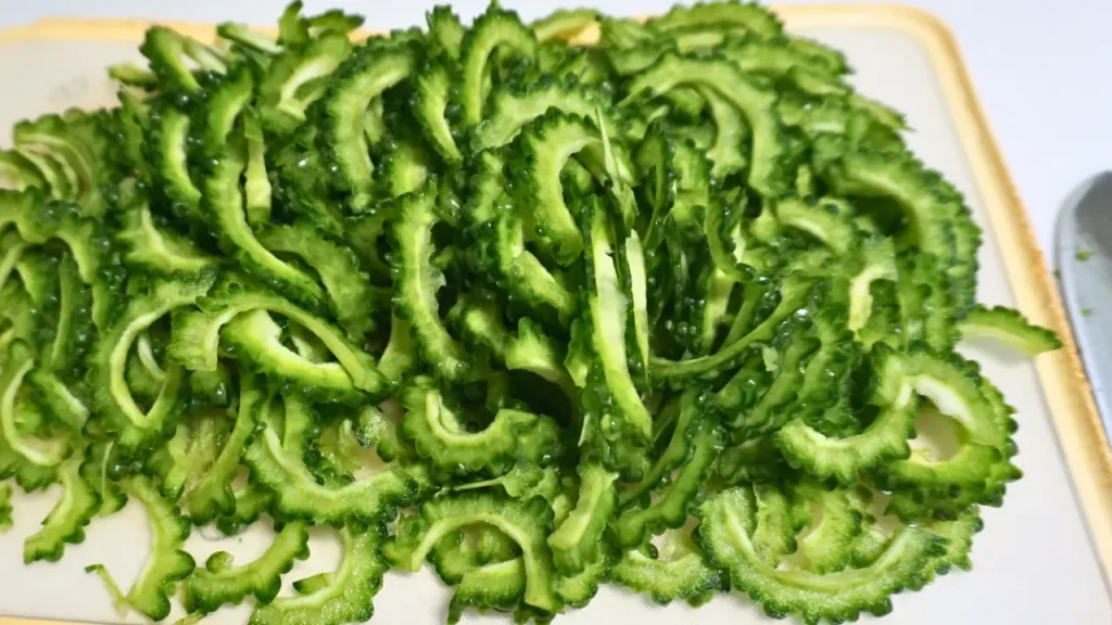 薄切りにしたゴーヤー