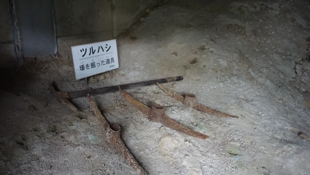壕を掘ったつるはし