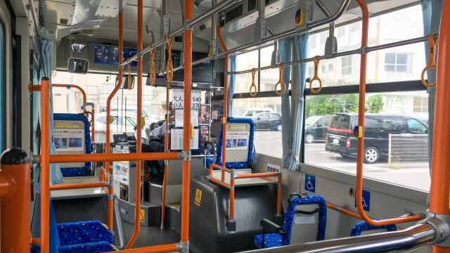 バスの車内