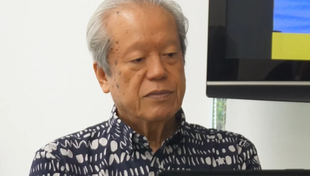 対馬丸記念館で講話する渡口さん