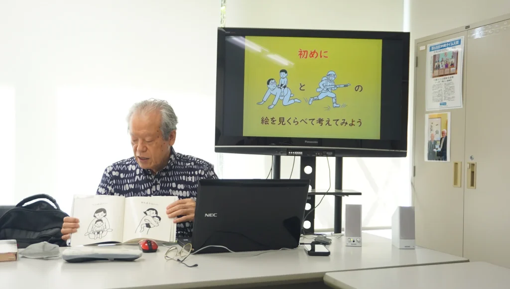 対馬丸記念館の講話で平和と戦争について説明する渡口さん