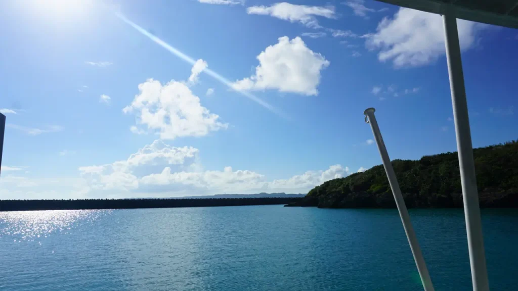 久高島からの帰りに船から見えた風景